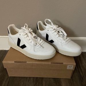 VEJA V-10 Sneakers